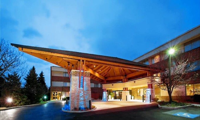 Downers Grove Hotel | Holiday Inn Express Chicago-Downers Grove, an IHG Hotel