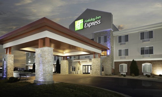 Rochelle Hotel | Holiday Inn Express Rochelle, an IHG Hotel