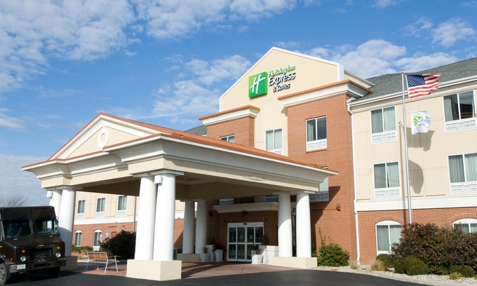 Champaign Hotel | Holiday Inn Express Hotel & Suites Urbana-Champaign-U of I Area, an Ihg Hotel