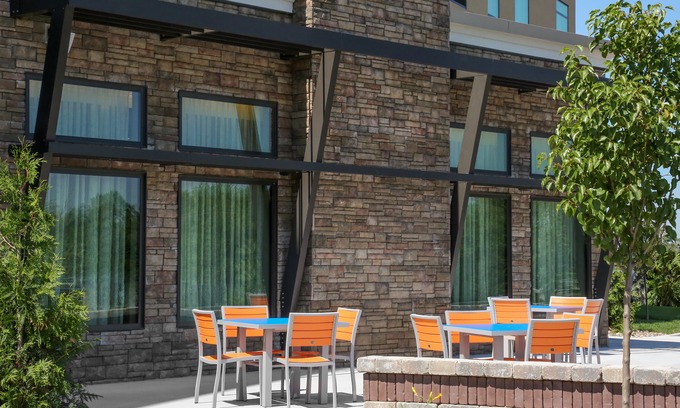 Quad Cities Hotel | Holiday Inn Express Moline - Quad Cities Area, an Ihg Hotel