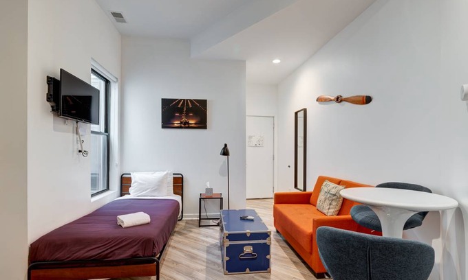 River West Hotel | Hotel ∙ 1 guest