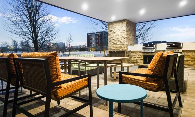 Bolingbrook Hotel | Hotel ∙ 2 bedrooms ∙ 127 guests
