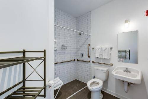River West Hotel | Hotel ∙ 3 guests