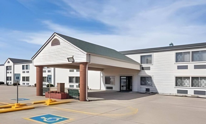Decatur Hotel | Hotel ∙ 6 guests