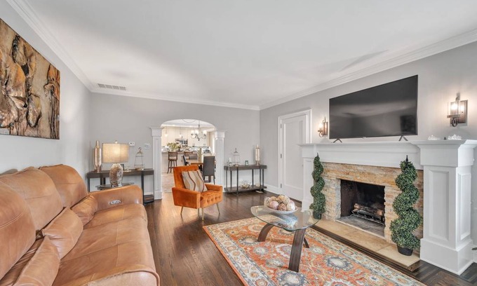 Des Plaines House | House ∙ 5 bedrooms ∙ 12 guests