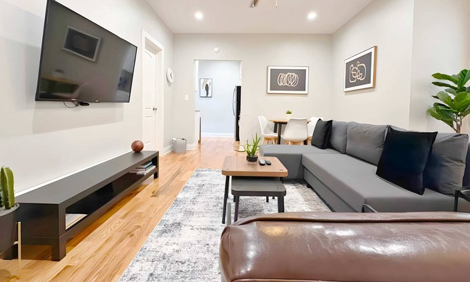 Boystown Apartment | Ideal 1-Bedroom Stay