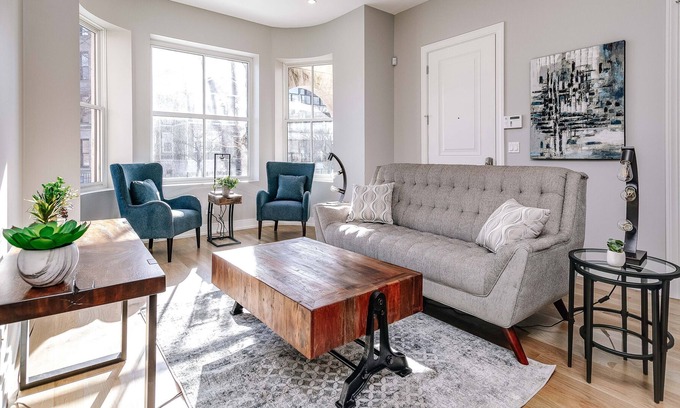 Near West Side Apartment | IMMACULATE Brand New Condo Downtown Chicago!