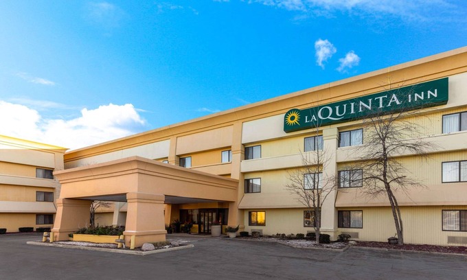 Willowbrook Hotel | La Quinta Inn by Wyndham Chicago Willowbrook