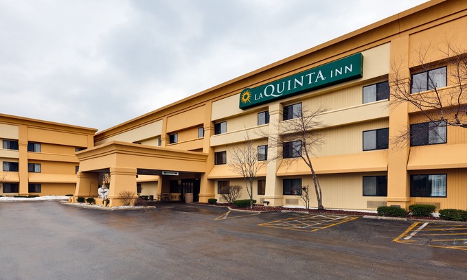 Willowbrook Hotel | La Quinta Inn by Wyndham Chicago Willowbrook