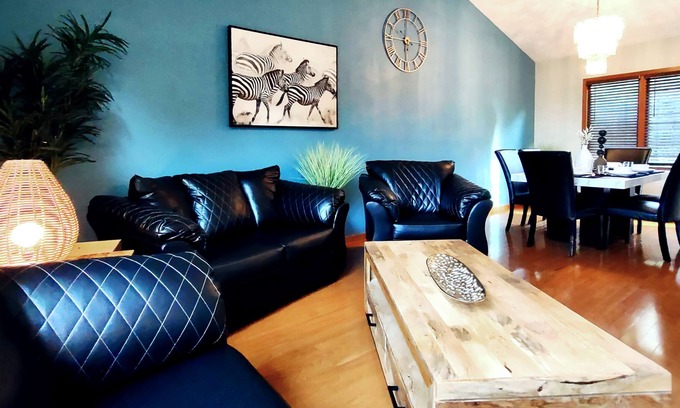Loves Park House | Lovely Child-friendly 6-bedroom Home w/Jacuzzi Tub