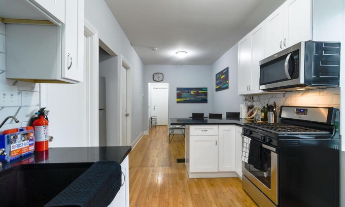 Irving Park Apartment | Luxury 3 Bedroom in Irving Park