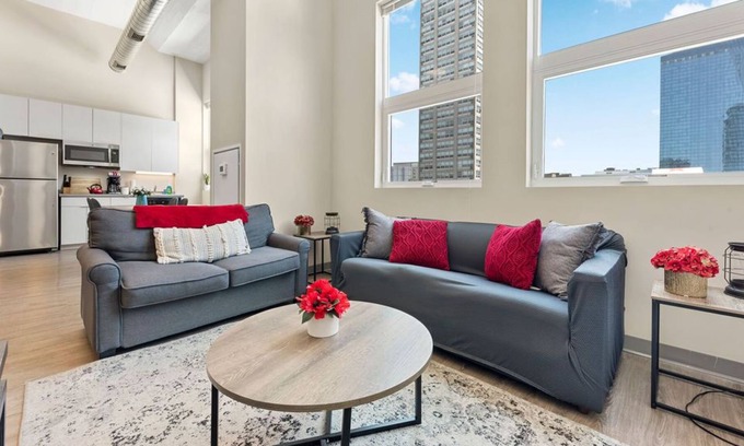 Near South Side Condo | McCormick-Museums-Wintrust 2bd/2ba +gym&rooftop