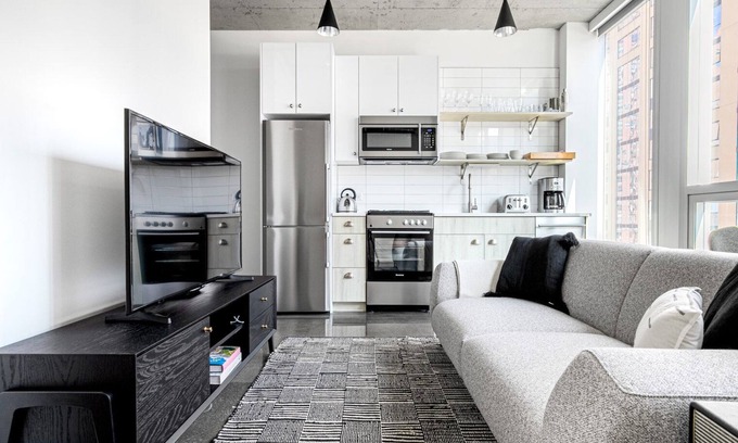 Near North Side Apartment | Mod River North 1BR w/Gym, Pool, near L stop & Beach, by Blueground
