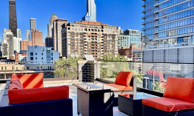 River North Apartment | Modern Apartment with Private Rooftop Patio & Free Parking in Downtown Chicago