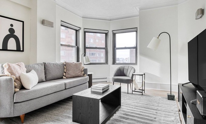 Gold Coast Apartment | Modern Gold Coast 2BR w/ Doorman & Gym, 2 blocks to L, by Blueground