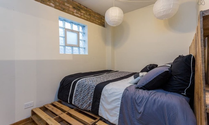 Wicker Park Apartment | Modern Wicker Park Studio