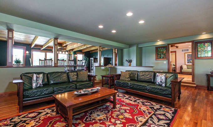 Thompson House | Peace and solitude await you at Moon Valley Lodge in rural Jo Daviess County ILn