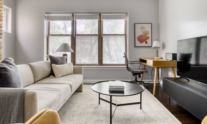 Lakeview Apartment | Premium Lakeview 3BR w/ W/D & BBQ, nr Belmont L, by Blueground