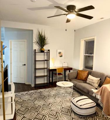 Grand Boulevard Apartment | Prime Location Retreat 4 Bedrooms w Parking