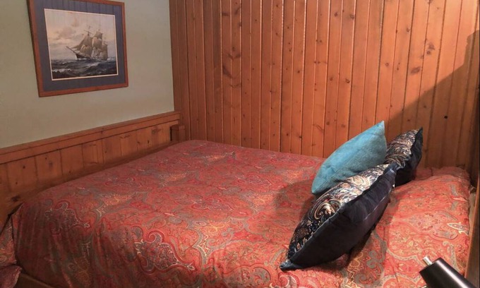 Rockford Resort | Private room ∙ 1 guest