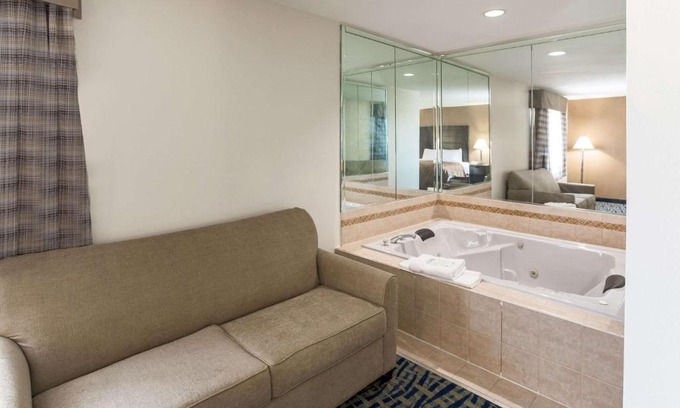 Rochelle Hotel | Quality Inn