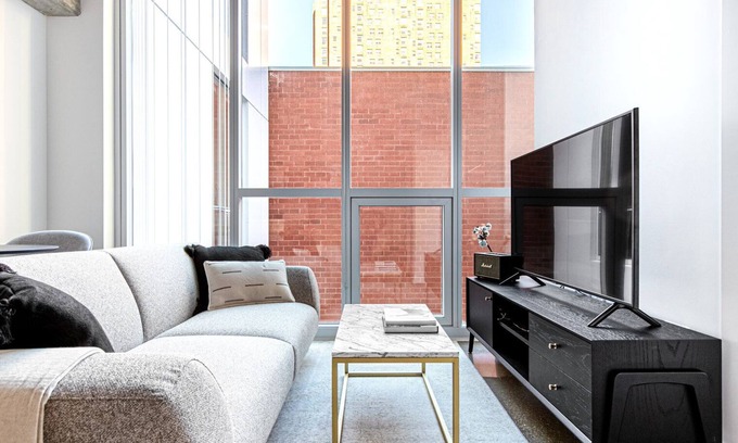 Near North Side Apartment | Rad River North 1BR w/Gym, Pool, near L stop & Beach, by Blueground