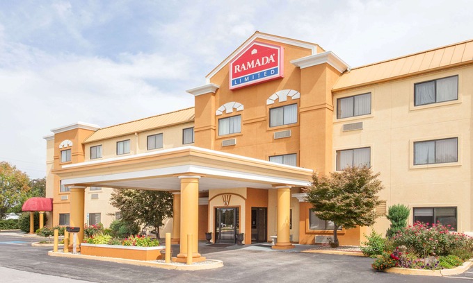 Forsyth Hotel | Ramada Limited Decatur