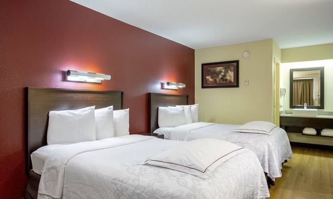 Willowbrook Hotel | Red Roof Inn PLUS+ Chicago - Willowbrook