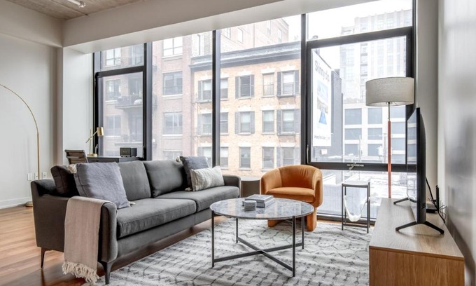 Near North Side Apartment | River North 1br w gym lounge roof nr Riverwalk CHI-899