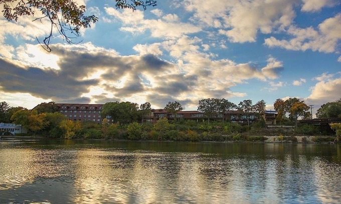 Rockford Hotel | Riverview Inn & Suites, Ascend Hotel Collection