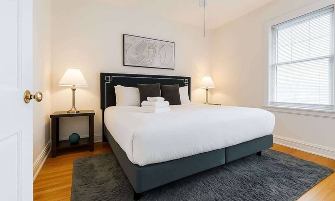 Rogers Park Apartment | Roomy 3BR Apartment near Beach