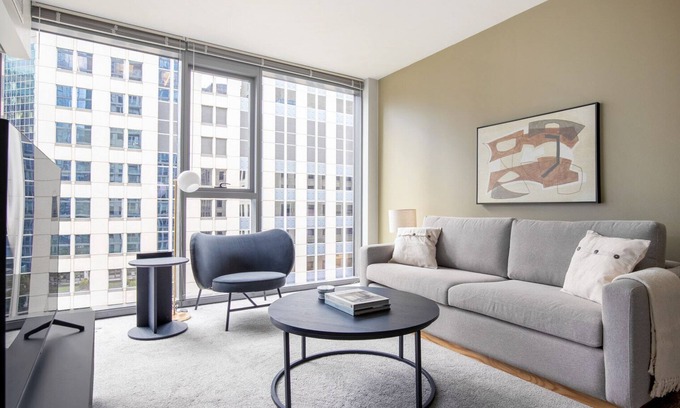 Downtown Chicago Apartment | Serene Loop 1BR w/Gym, Pool & Lounge, 1 block from L, by Blueground