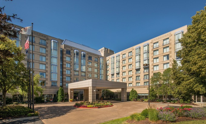Elk Grove Village Hotel | Sheraton Suites Chicago Elk Grove