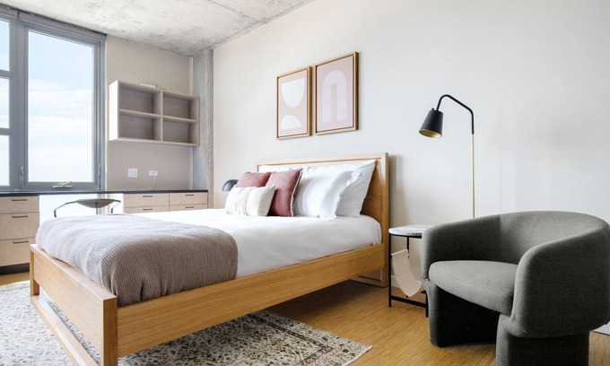 River North Apartment | Sleek Lincoln Park Studio w/W/D, walk to L & New City, by Blueground