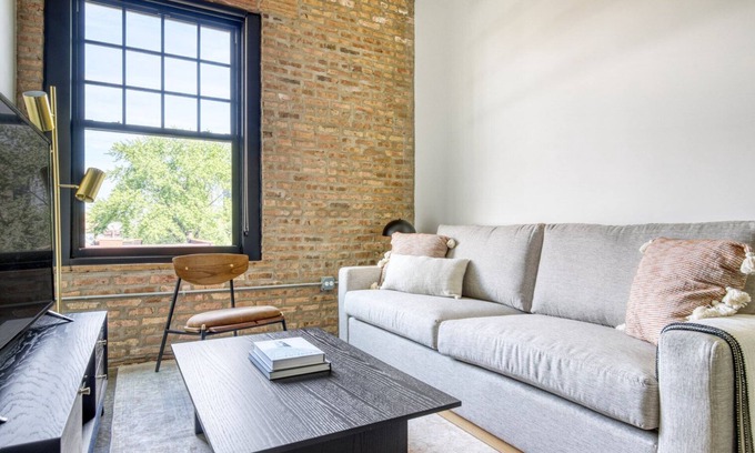 Near West Side Apartment | Sleek West Loop 1BR w/ Gym, W/D, near dining + Union Park, by Blueground