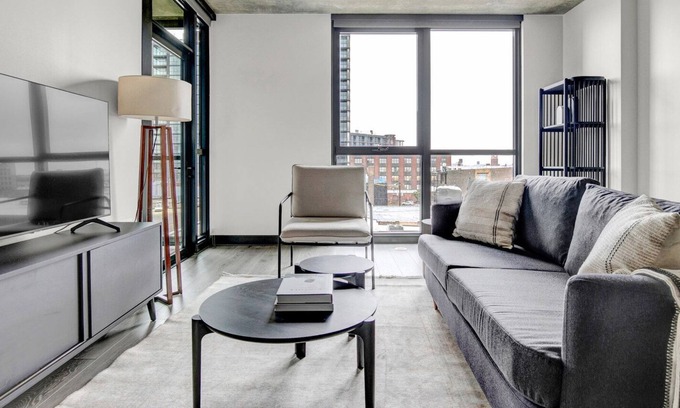 Near West Side Apartment | Sleek West Loop 1BR w/ Gym, Pool & Lounge, 2 blocks from L, by Blueground