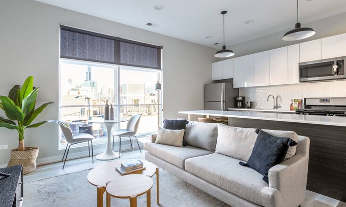 River West Apartment | Smart River West 2BR w/ W/D next to L, by Blueground