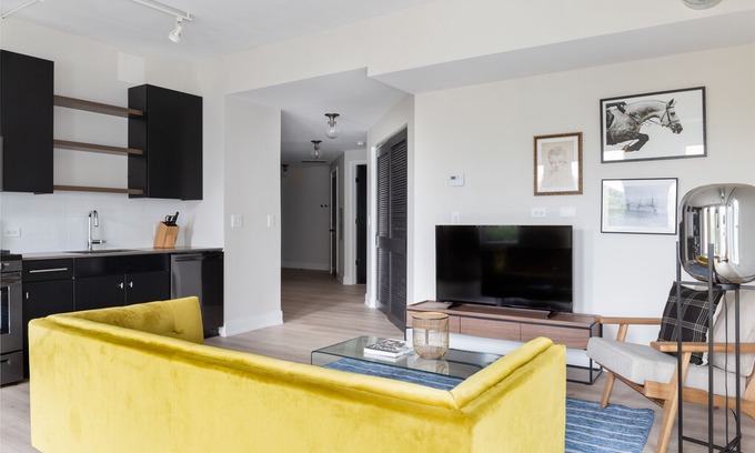 Lakeview Apartment | Sonder | The Bel | Bright 1BR + Rooftop