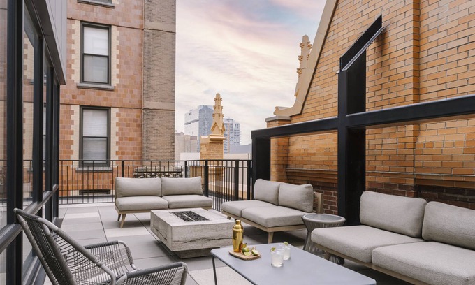 The Loop Apartment | Sonder The Plymouth | Spacious Three-Bedroom Apartment