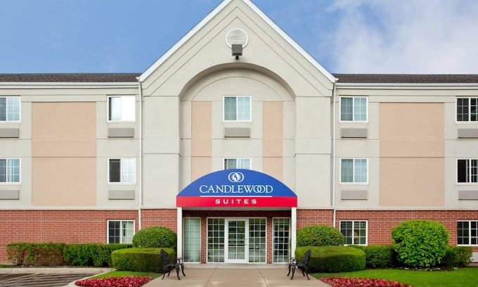Libertyville Hotel | Sonesta Simply Suites Chicago Libertyville