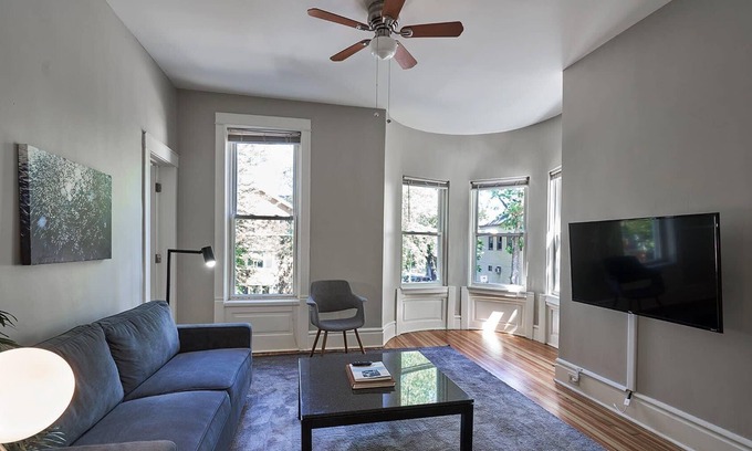 Wrightwood Neighbors Apartment | Steps to DePaul Campus | Walkup + W&D | Zencity