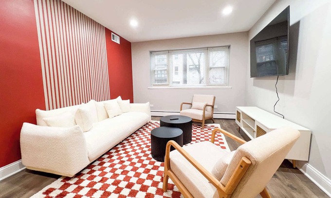 Lake View East Apartment | Stylish, Sleeps 6, 1 Free Parking