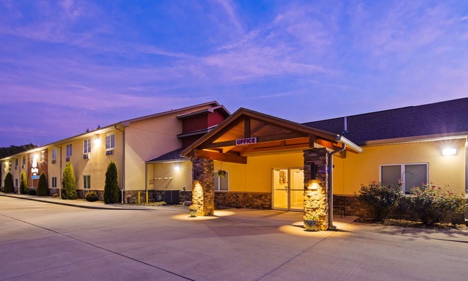Whittington Hotel | SureStay Hotel by Best Western Whittington Rend Lake