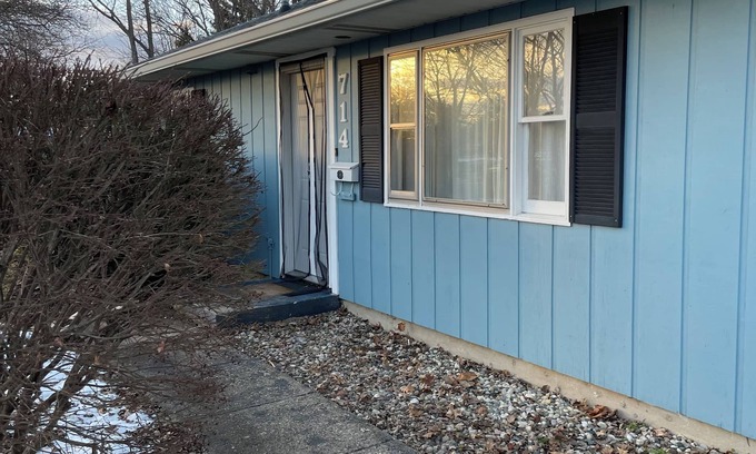 Urbana House | The Urbana Blue House- Tranquil 3 bedroom getaway