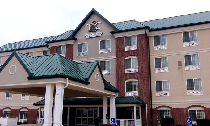 Quincy Hotel | Town & Country Inn and Suites