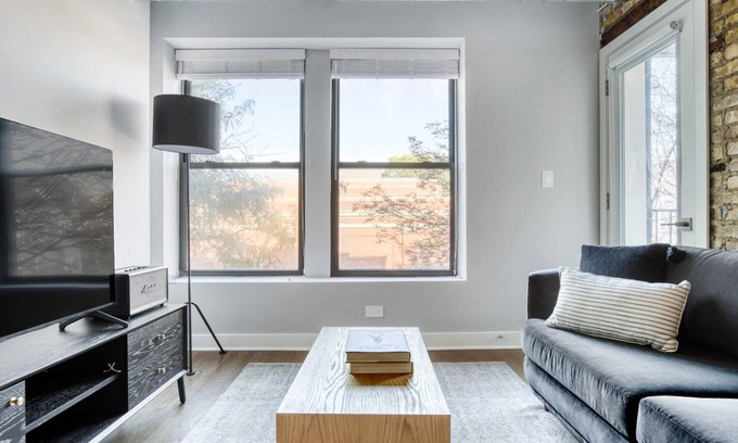 Lakeview Apartment | Upscale Lakeview 2BR w/W/D, patio, walk to Wrigley Field, by Blueground
