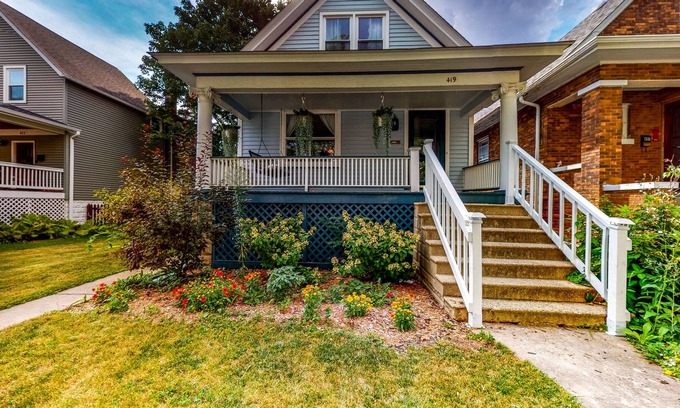 Forest Park House | Welcoming Bungalow with Large, Fenced Dog-Friendly Yard - Walk to Madison St
