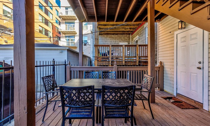 Pulaski Park Apartment | Windy City Wow! Private Deck, Pet Friendly, and Free Parking! by AllSet Turnover