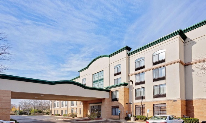 Arlington Heights Hotel | Wingate by Wyndham - Arlington Heights