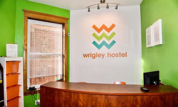 Lakeview Hostel | Wrigley Hostel - Chicago